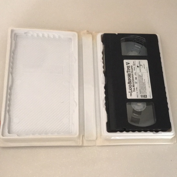 VHS movie: The Land Before Time V The Mysterious Island - Picture 4 of 7